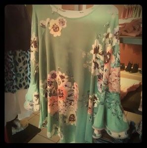 Shirt with ruffle sleeve